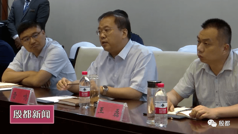 雷鸣代表殷都区委,区政府对李亚鹏一行到来表示欢迎,并简要介绍了殷都