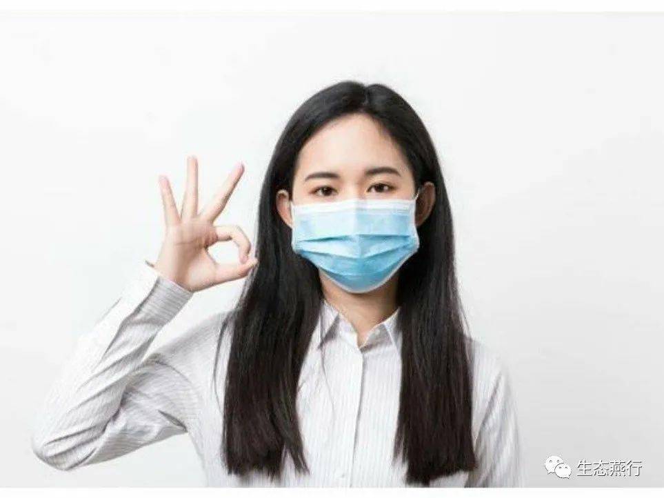 大妈坐公交车拒戴口罩：我是美国人