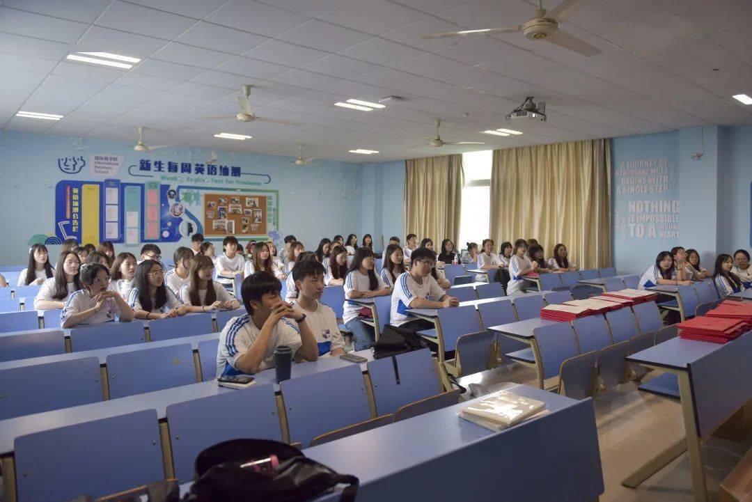 拥抱昨日青空往事无问西东第八期银雁班结业仪式顺利举行