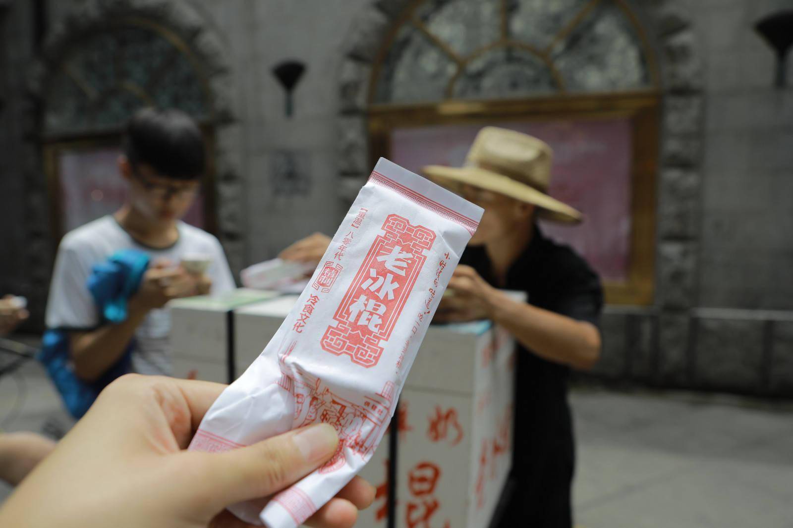 不当科长,36岁决定辞职卖冰棍,如今成为安徽知名百亿富豪