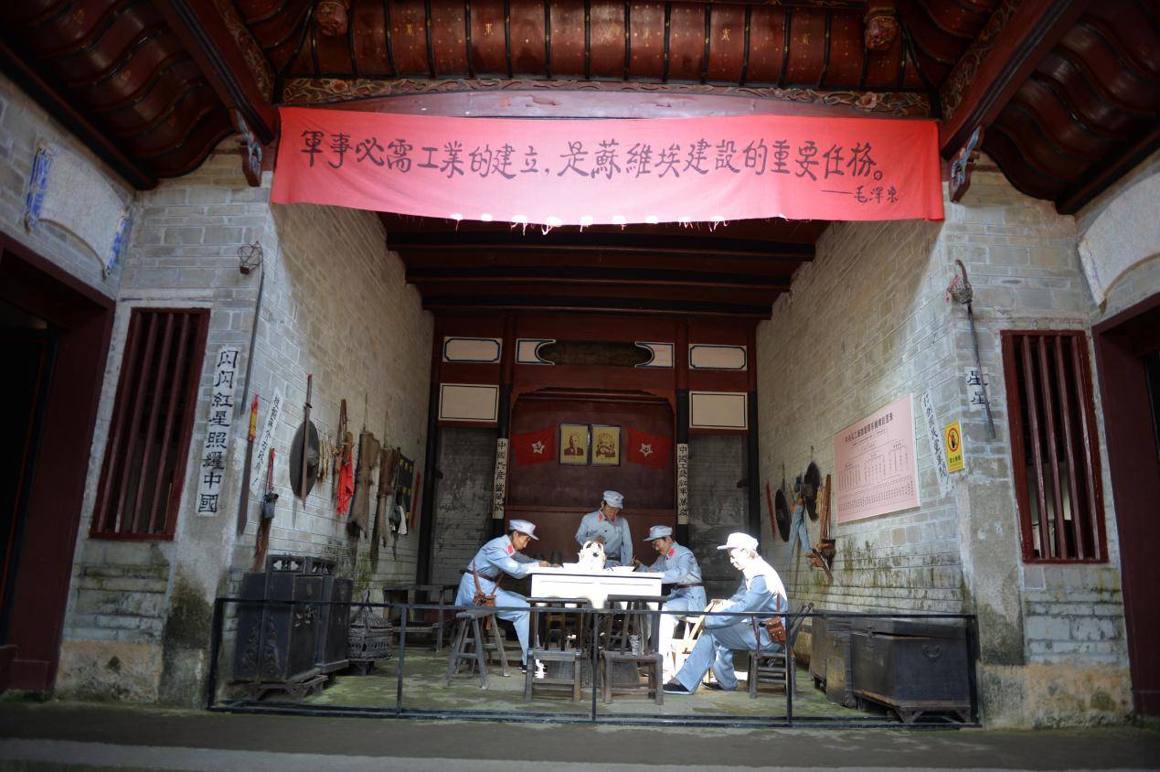 其成也巨" 探访共和国军工摇篮——官田中央兵工厂_工人