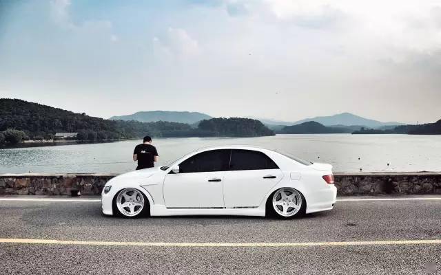 东莞经典白色锐志改装案例