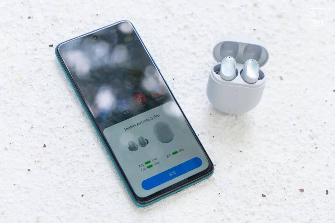 官方数据显示,单耳机有 6 小时续航,配合充电盒使用将拥有长达 28