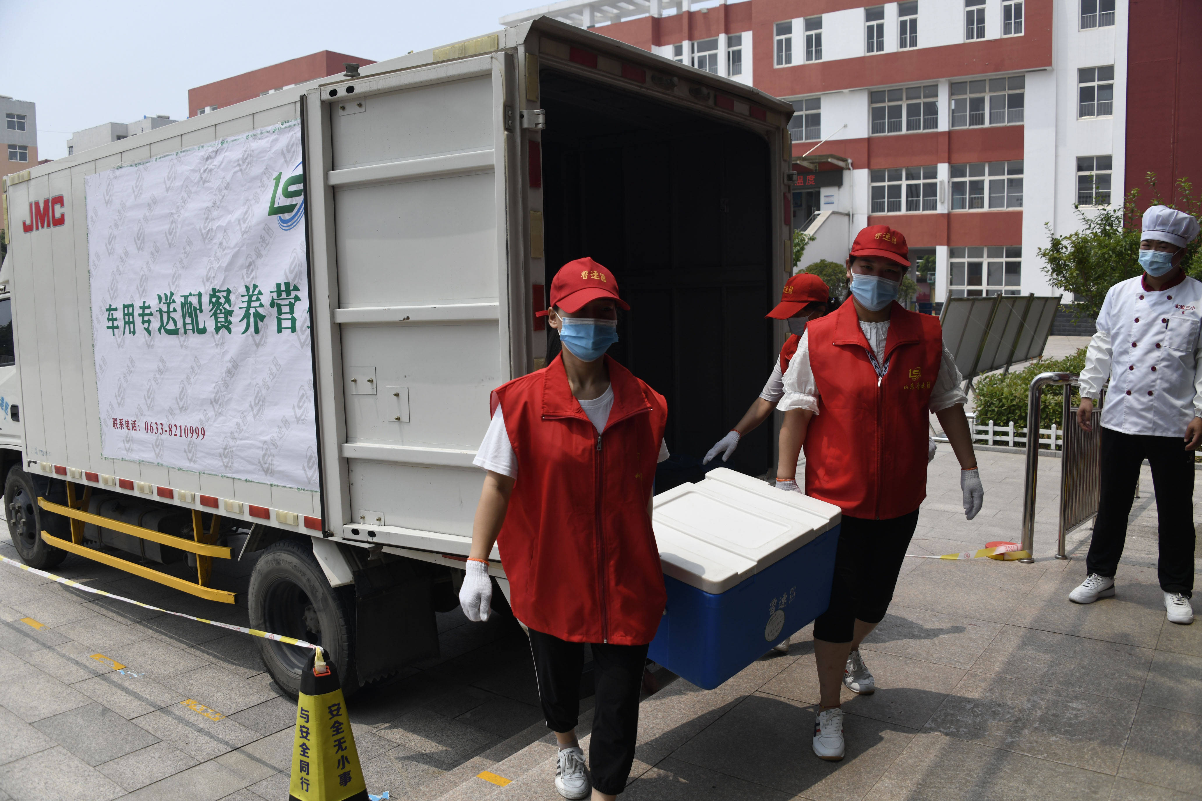 午间配餐打造有"温度"的校园