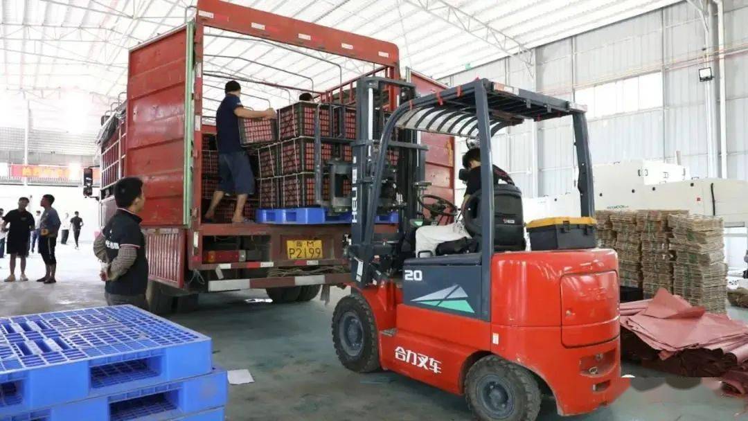 今年首批广西百色芒果发车百色联合美团优选送芒果直达全国城乡居民