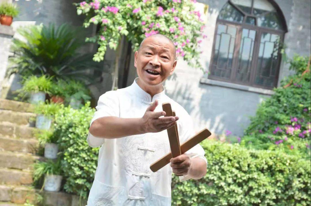 他用一首首脍炙人心的金钱板作品传递禁毒正能量