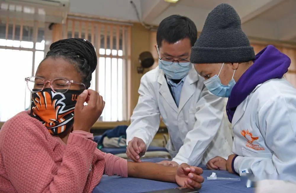 在这所非洲大学里针灸成了热门课程