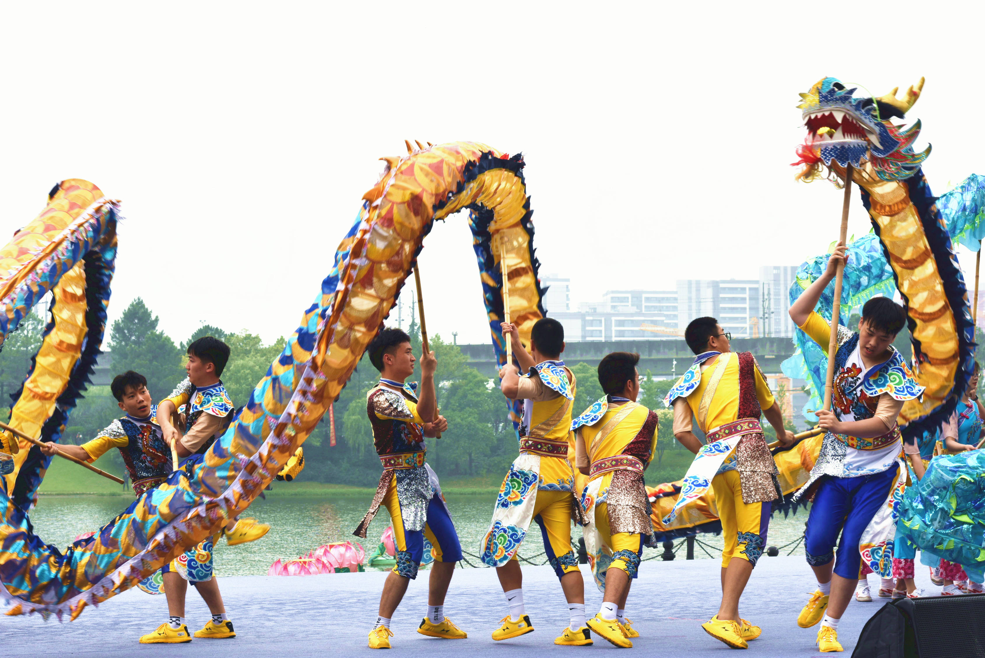 罗店龙船文化节开幕展示上海端午民俗及非遗文化