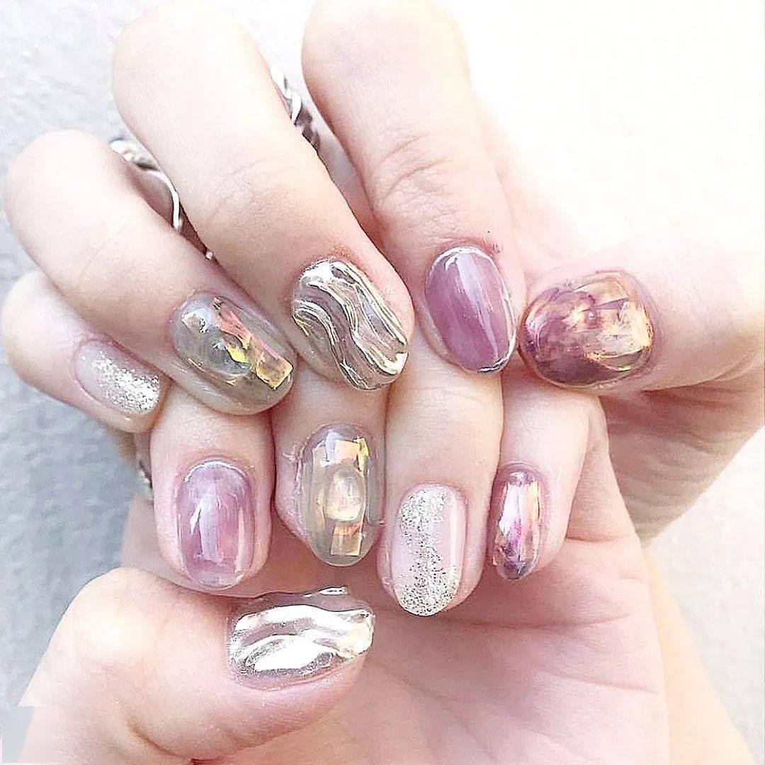 适合夏季的碎玻璃美甲照着做就很美