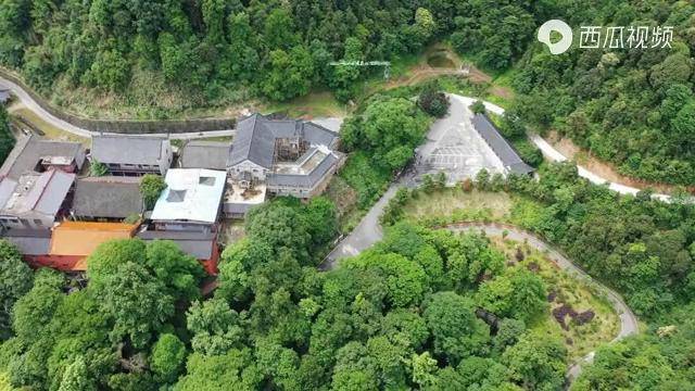 航拍衡南岐山国家森林公园仁瑞寺四周古木参天牌匾为光绪御赐