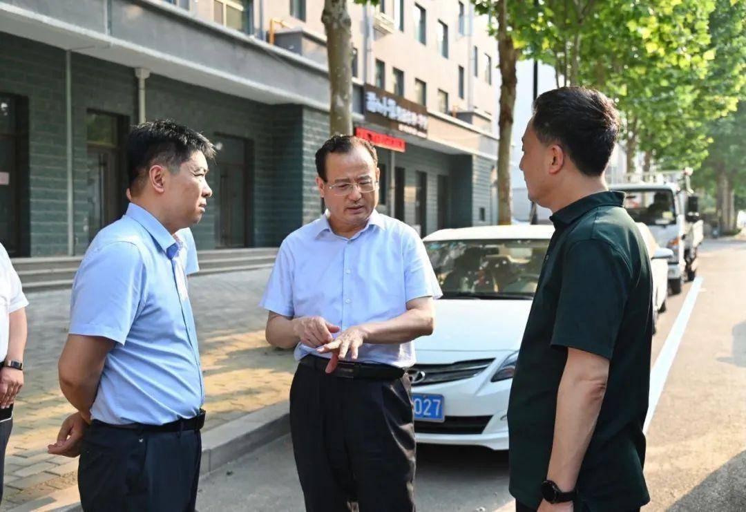 6月13日下午,青州市委书记韩幸福召开紧急会议,传达市委田庆盈书记