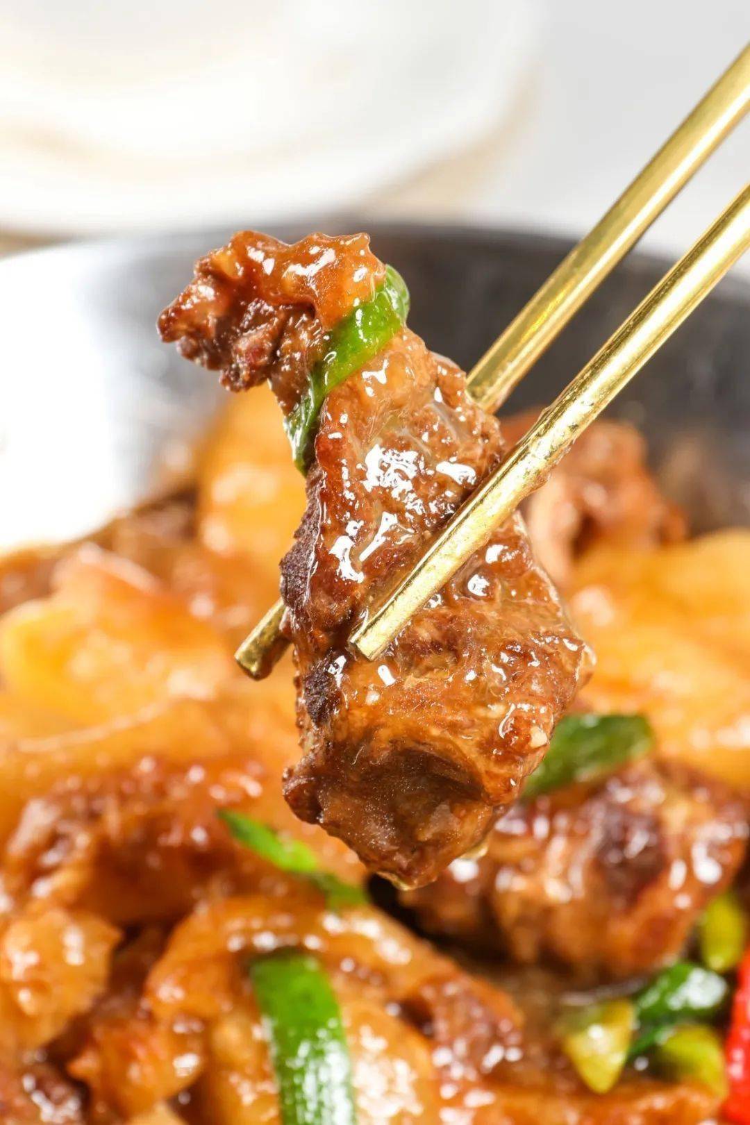 不会令人感到突兀 也是粤菜的魅力之处 味 推 荐 柱候牛筋腩煲 菜品