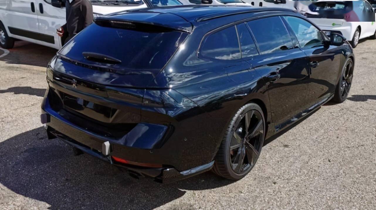 而且在内饰设计上,标致主打的飞机座舱也出现了,508猎装版的外观和