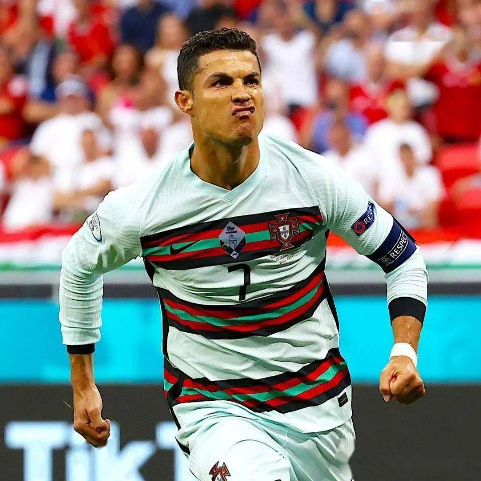 2021年,c罗已经36岁了,17年时间过去,成为了历史上第一位在五届欧洲杯