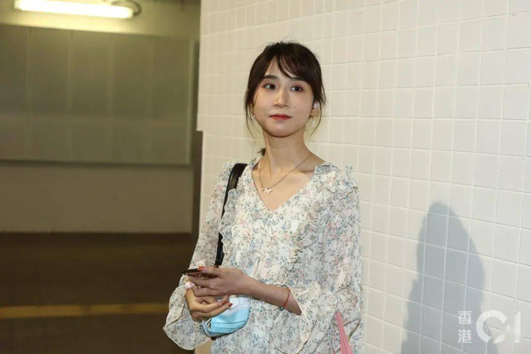 维静(右)与嘉慧(左)卢淑仪,26岁rachel,23岁wynn,来自广州martina,18