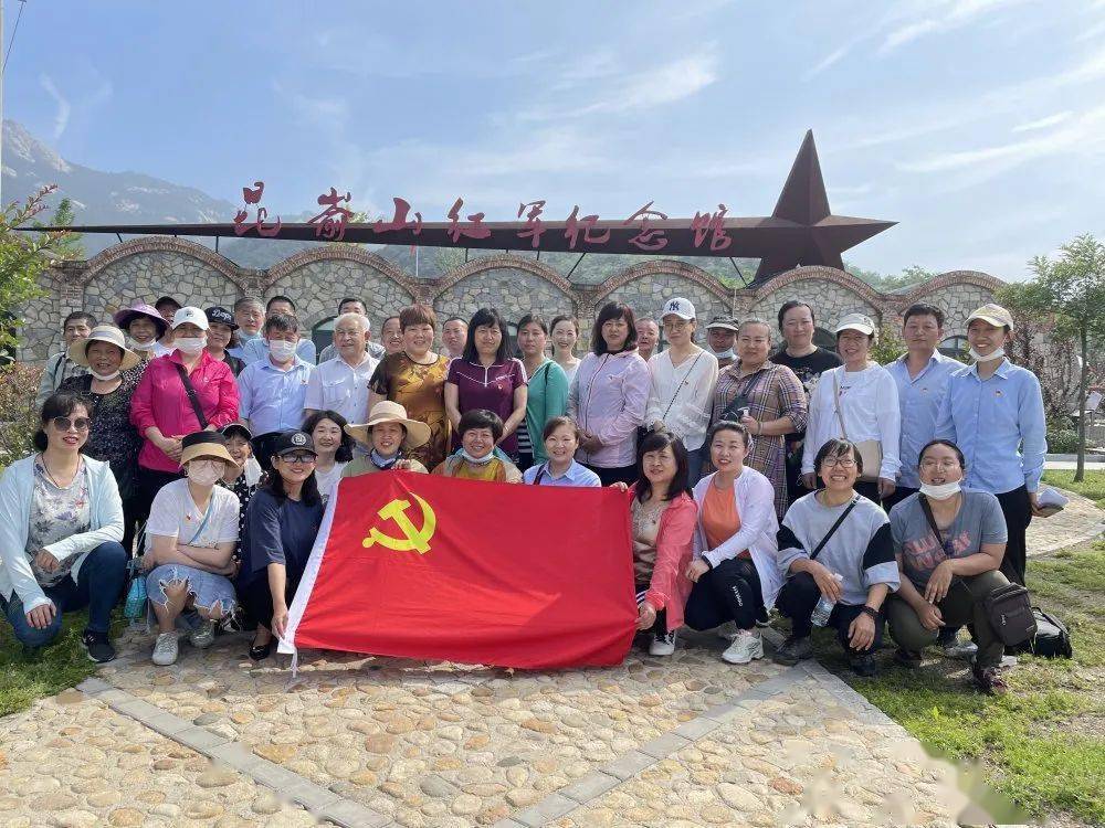 軍人,前往文登市界石鎮梧桐庵村昆嵛山紅軍紀念館進行參觀學習教育