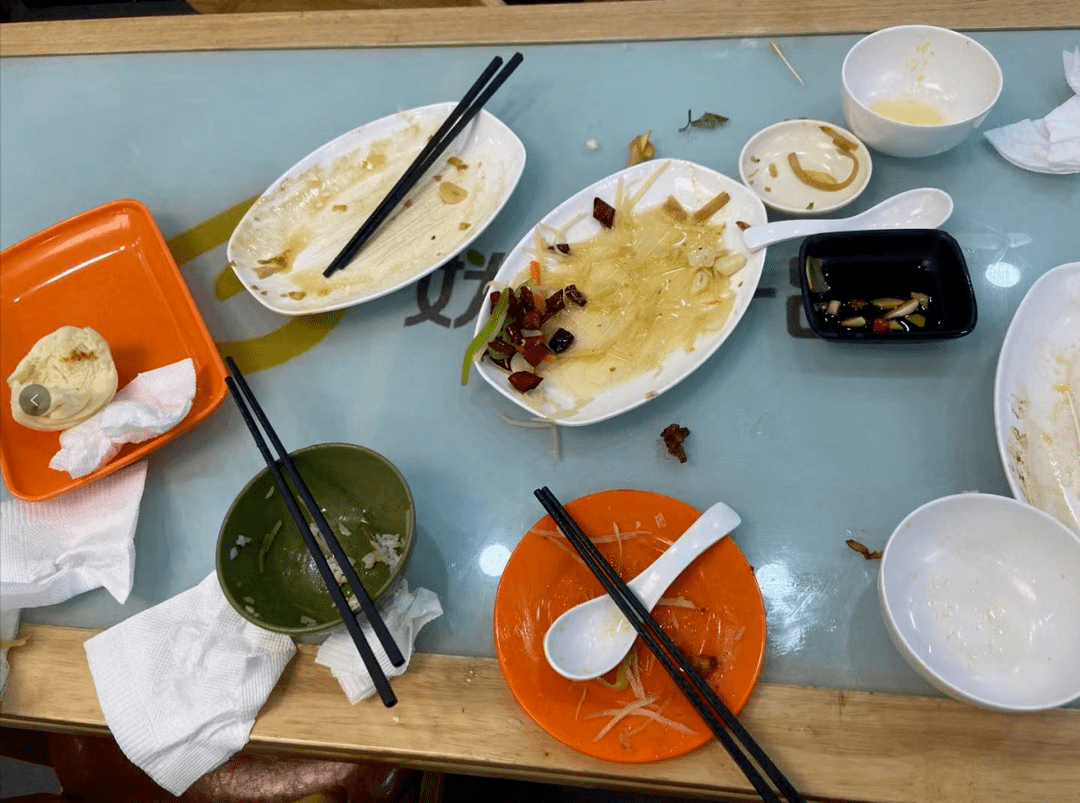 公勺公筷光盘行动拒绝剩宴延庆假日不放松