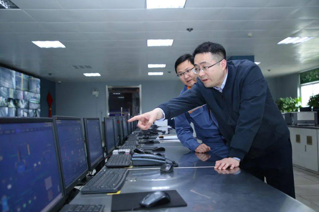 铁军风采徐行不惧碾作尘海纳百川勇担当南京市生态环境局周徐海先进