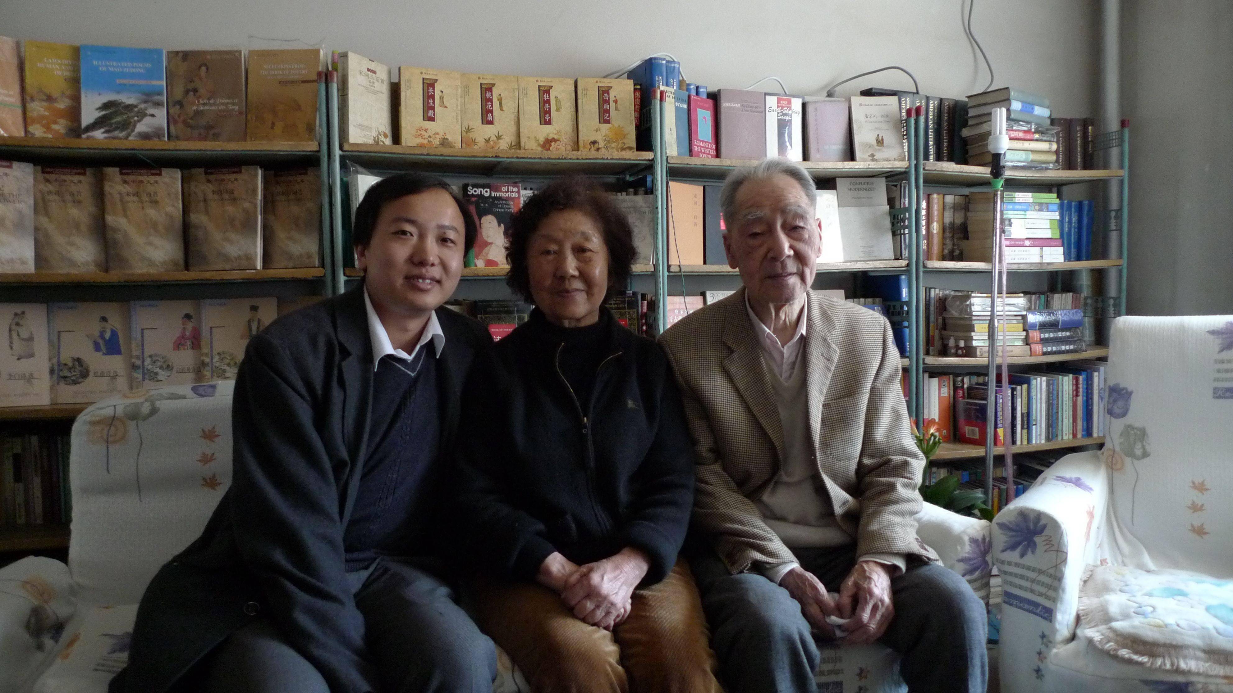 后辈忆许渊冲 他像个孩子 一心都扑在翻译上 胡晓凯