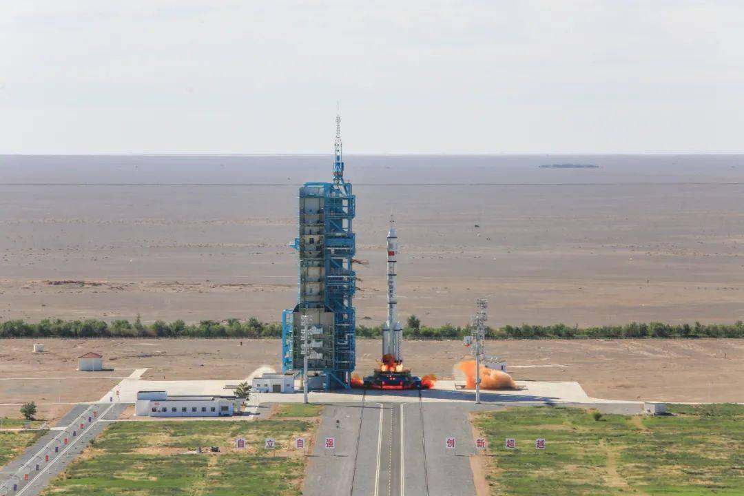 运载火箭|多图直击 | 神舟十二号载人飞船发射成功，空间站迎来首批“入驻人员”