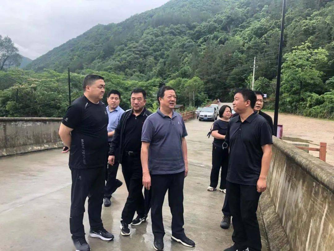 汉中市委常委政法委书记杨记明来留坝县检查指导防汛工作
