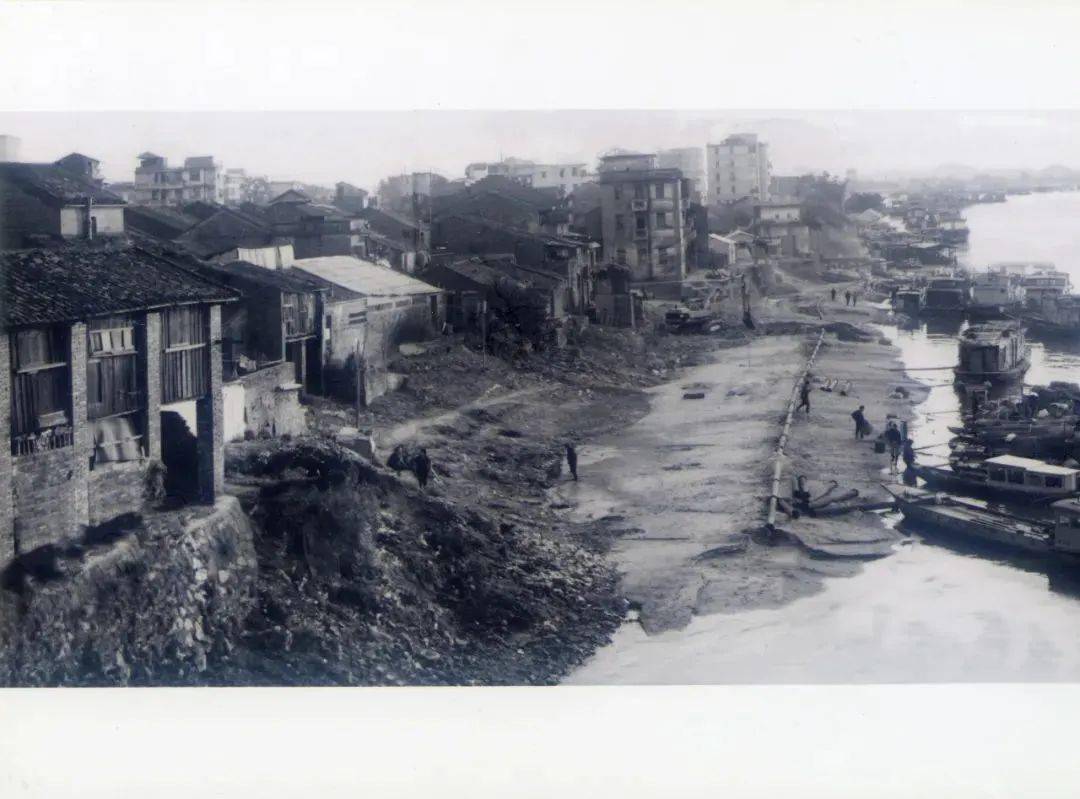 年下廓沿江旧貌▲1996年平安街旧貌▲1998年清远市区北江两岸情景来源