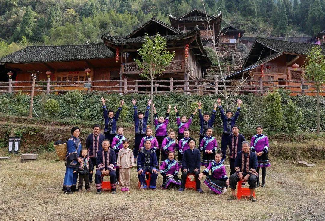 中国摄影网签约摄影师宋金钟:《中国56个民族合影》_云南