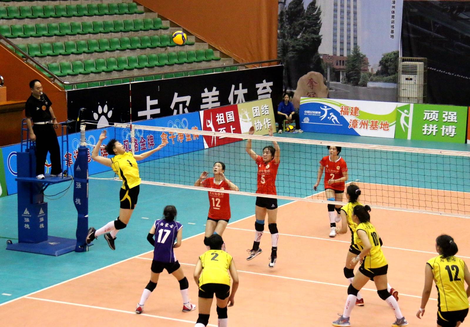 十四运女子排球青少年组912名决赛漳州赛区首日比赛综述