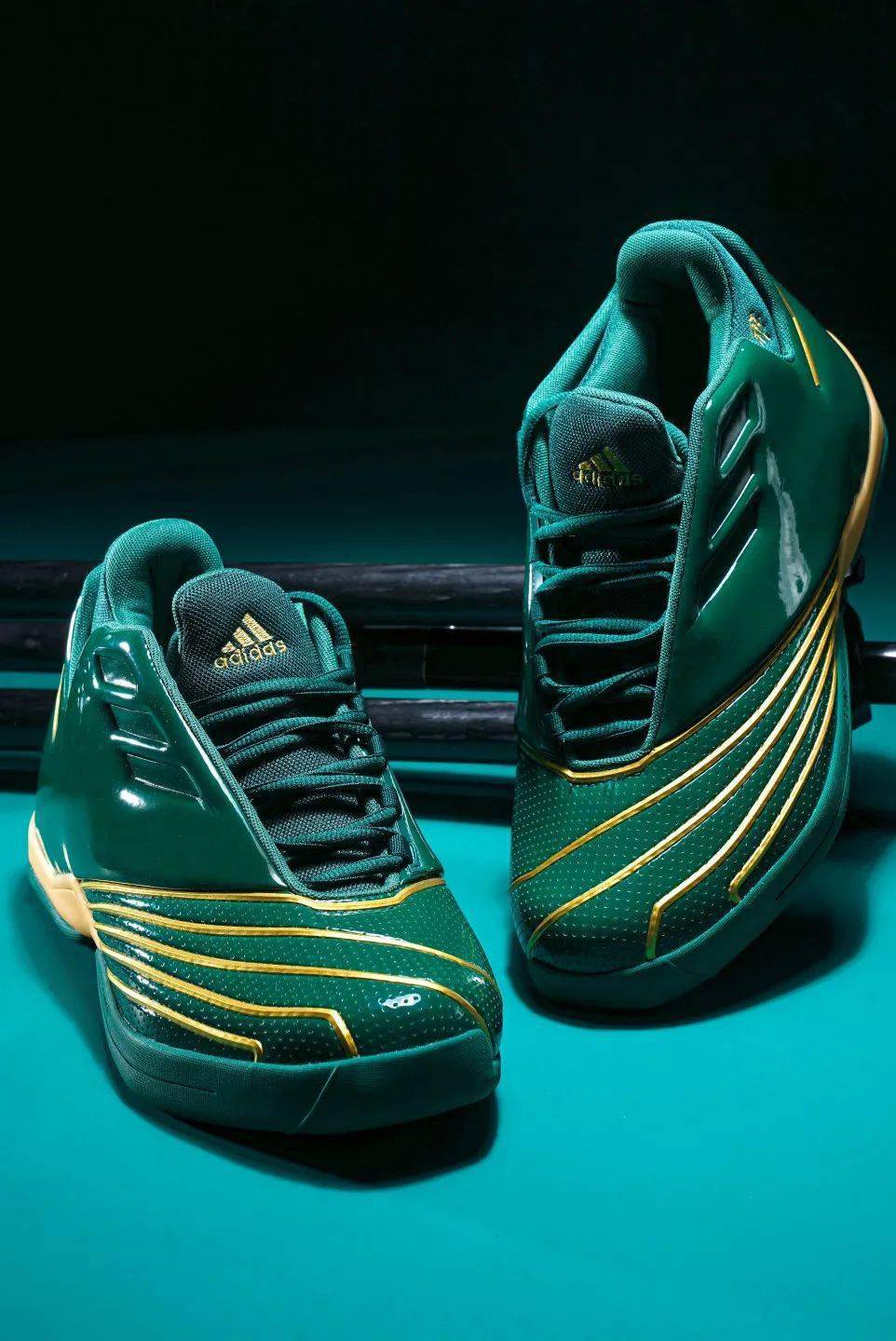 作为「小皇帝」高中时期的「御用战靴」,穿上这双 t-mac 2 绝对是