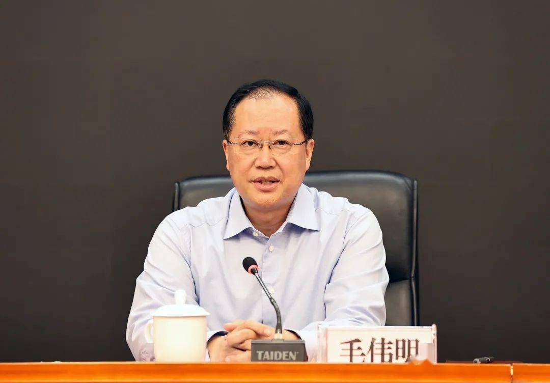 毛伟明为庆祝建党100周年营造安全稳定的社会环境