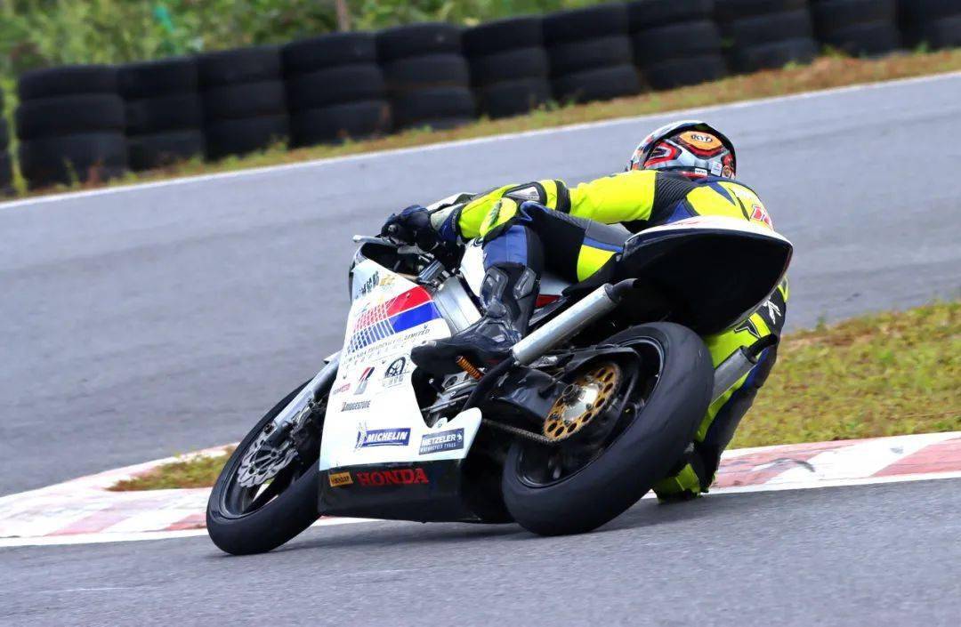 冠军特写伟业达gp大湾区摩托车大赛两冲街车组胡通明