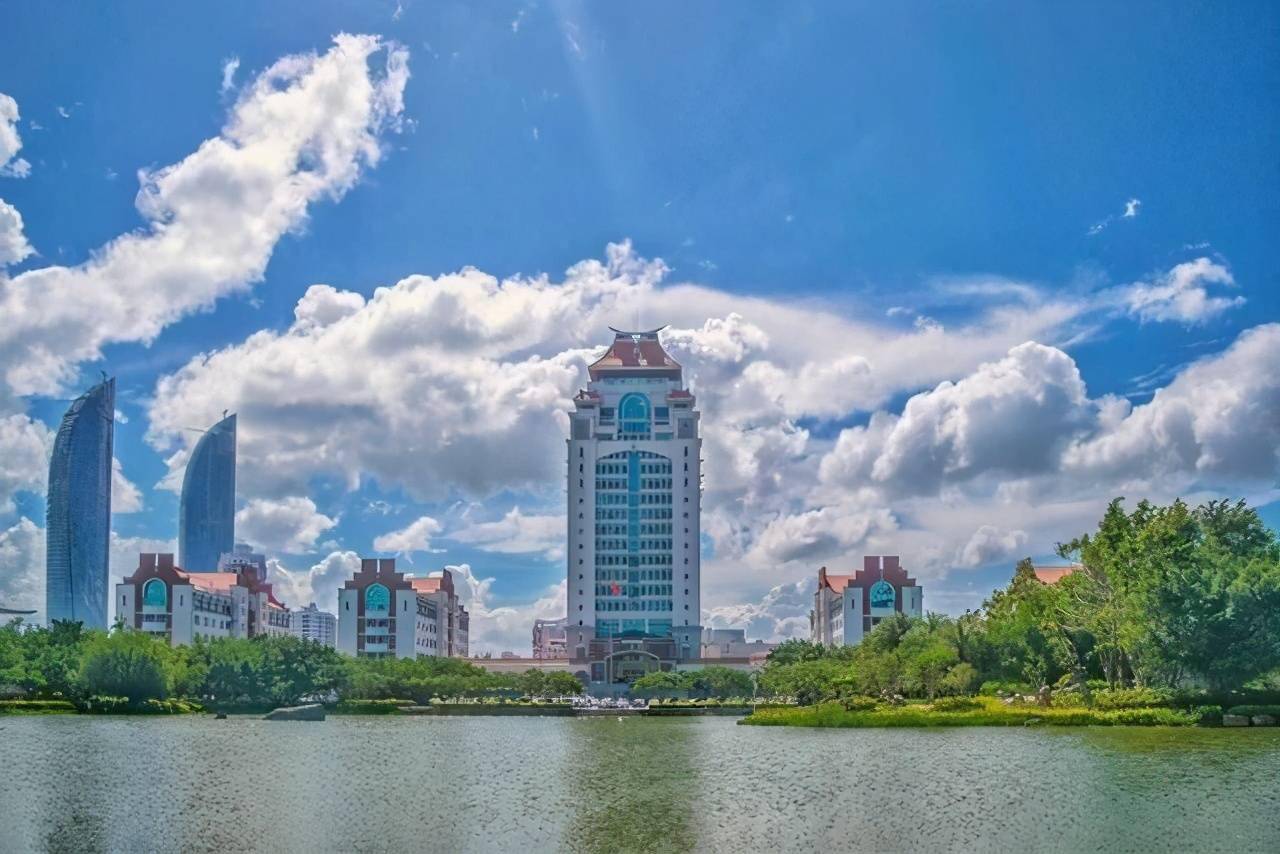 中国最美大学厦门大学依山傍海随处可见古迹建筑校史逾百年