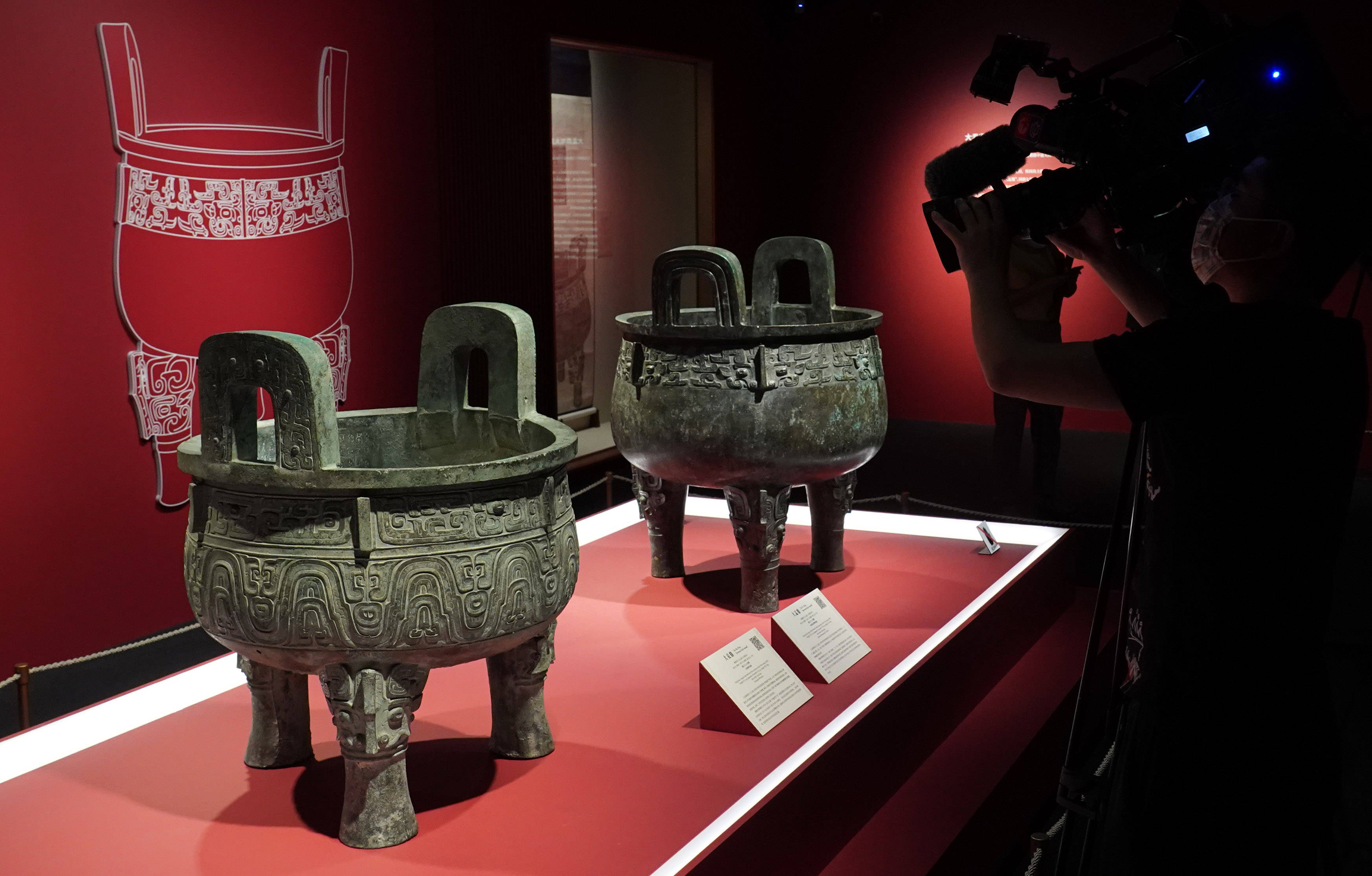 鼎盛千秋上海博物馆受赠青铜鼎特展开幕