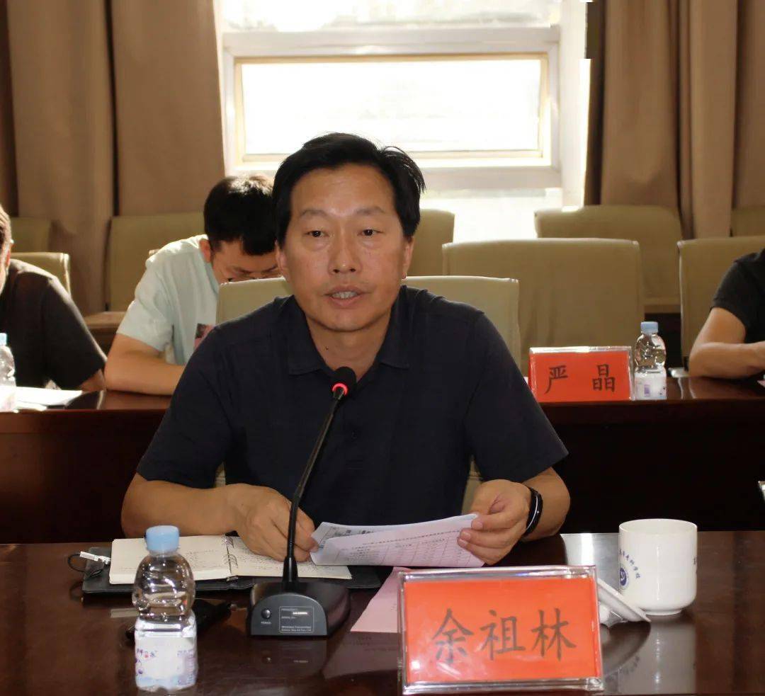 学校党委书记余祖林强调党中央,国务院和教育部,省教育厅对高校毕业生