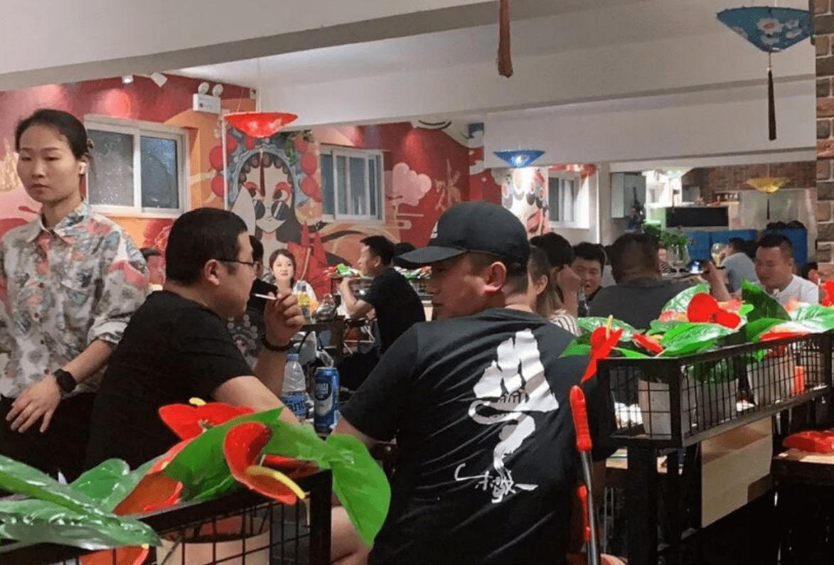 最近很火的网红排队面包 f988b0da7e914e32a9925b187eeaca0e.png