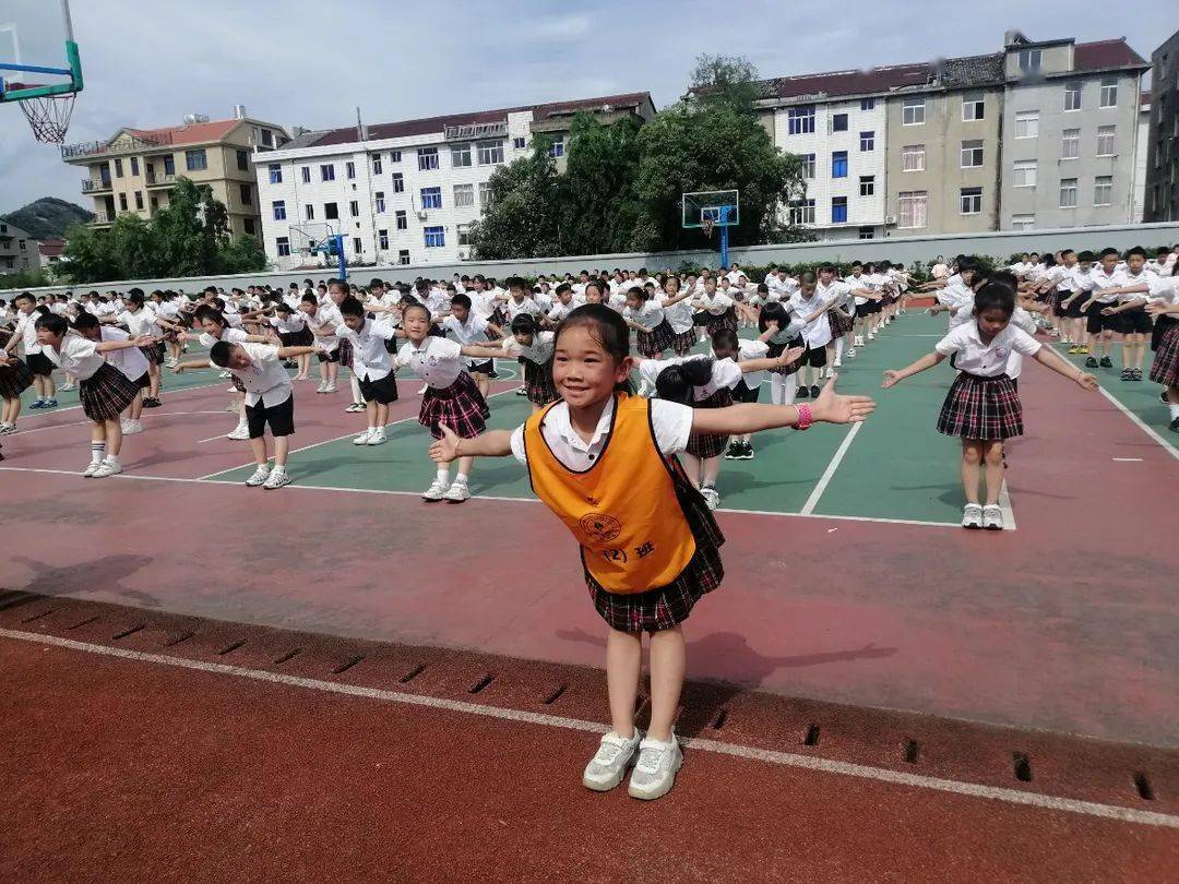 阳光课间魅力一夏全市小学阳光体育活力大课间现场推进会在永丰镇中心