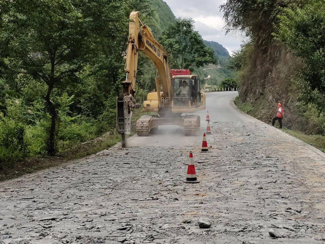 廣南公路分局穩步推進新接養普通國道g246線珠街至岔河段路容路貌及