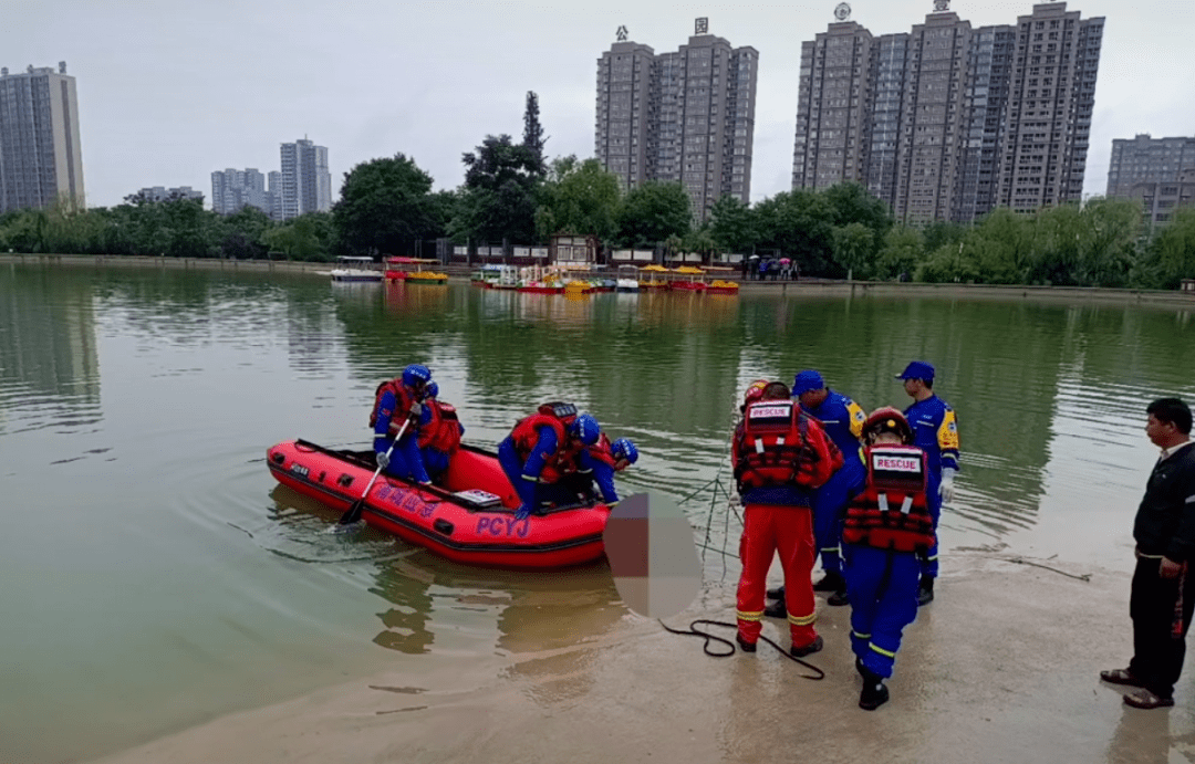痛心!蒲城一男娃在紫荆公园不幸溺亡…网友呼吁 希望安装上围栏