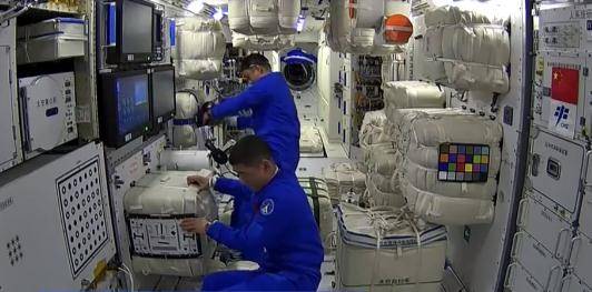 网友|“我在太空卸螺丝?”关于航天员们，杨利伟透露了这些细节......