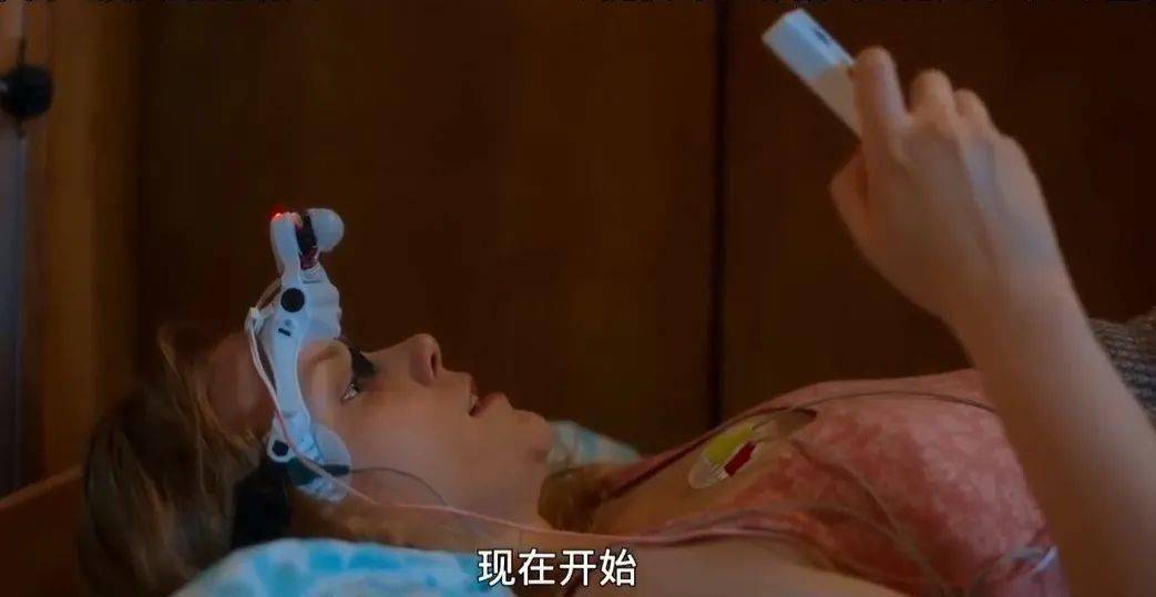 满屏肉体,我只敢深夜安利
