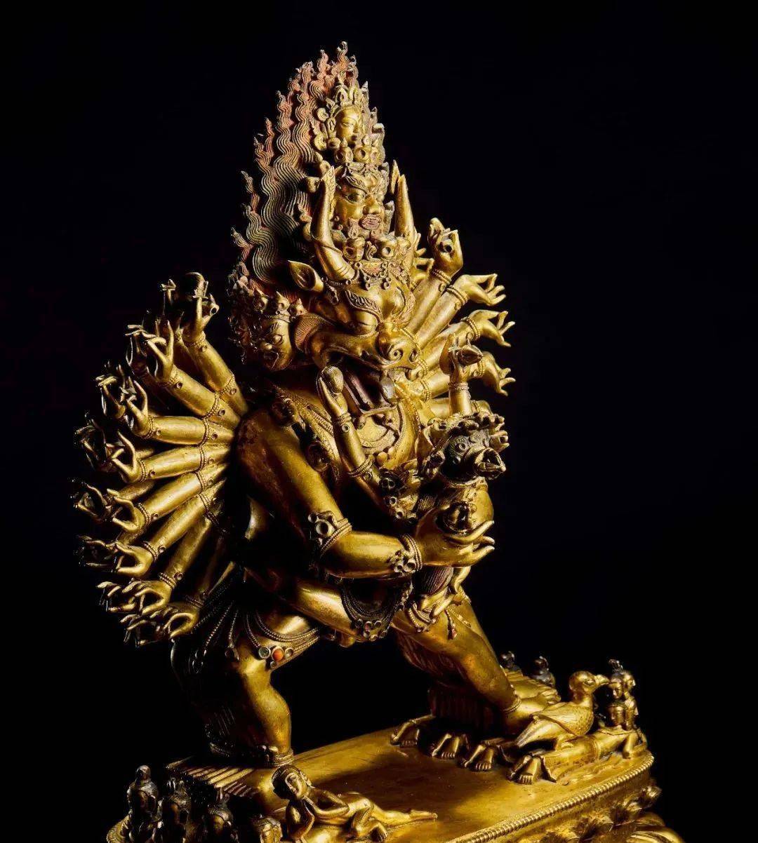 大威德金刚也称牛头明王,是格鲁派主修的护法神,藏传佛教密宗本尊之一