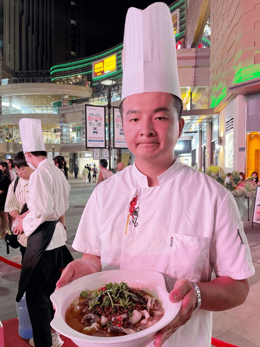 河南省餐饮与住宿行业协会副会长,庖丁堂酒店创始人吕俊涛先生担任