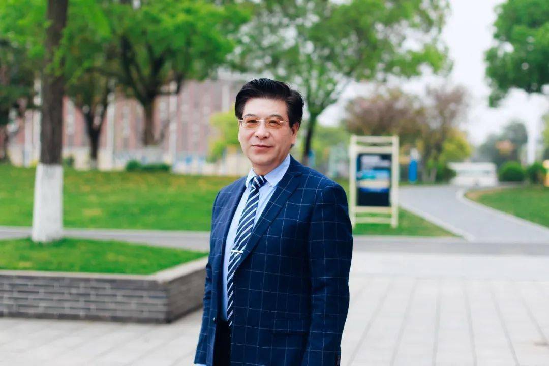 纪勇:学校学术委员会主任