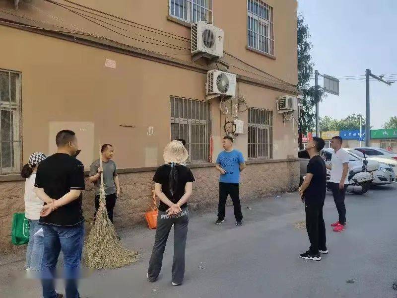 我为创城加一分创城沧口街道步履不停