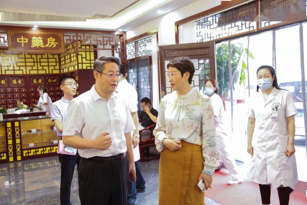 北京名中医老区行—走进台儿庄中医院活动完满结束