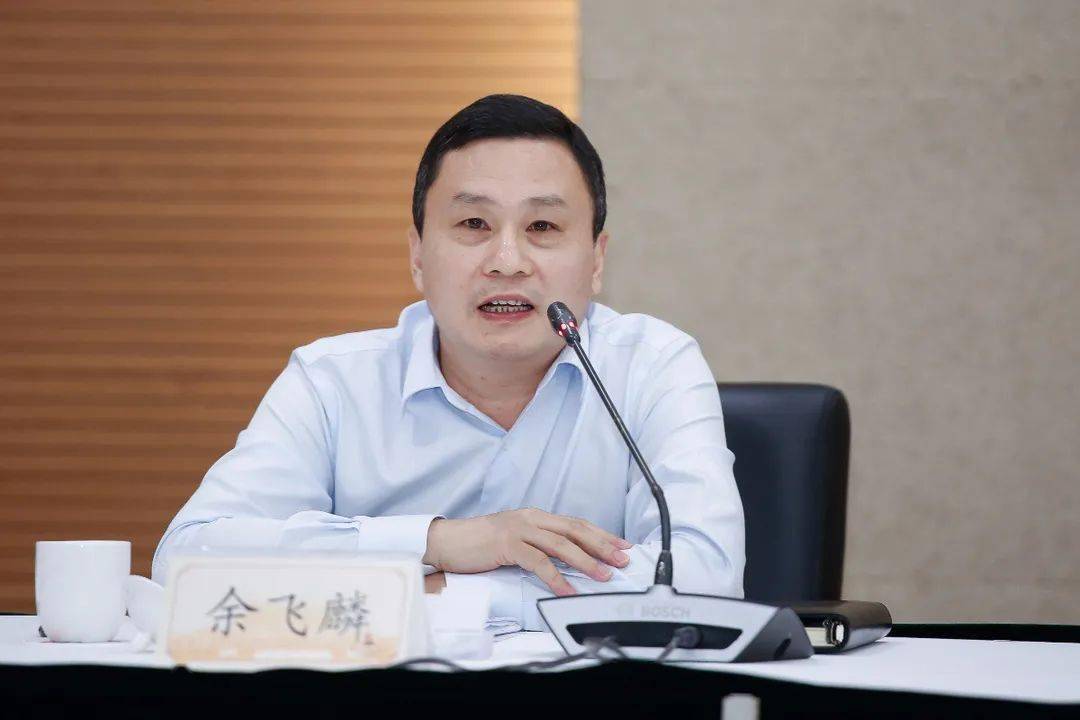 执法检查组成员作点评发言▲邱运理代表区人民政府作情况汇报陆民