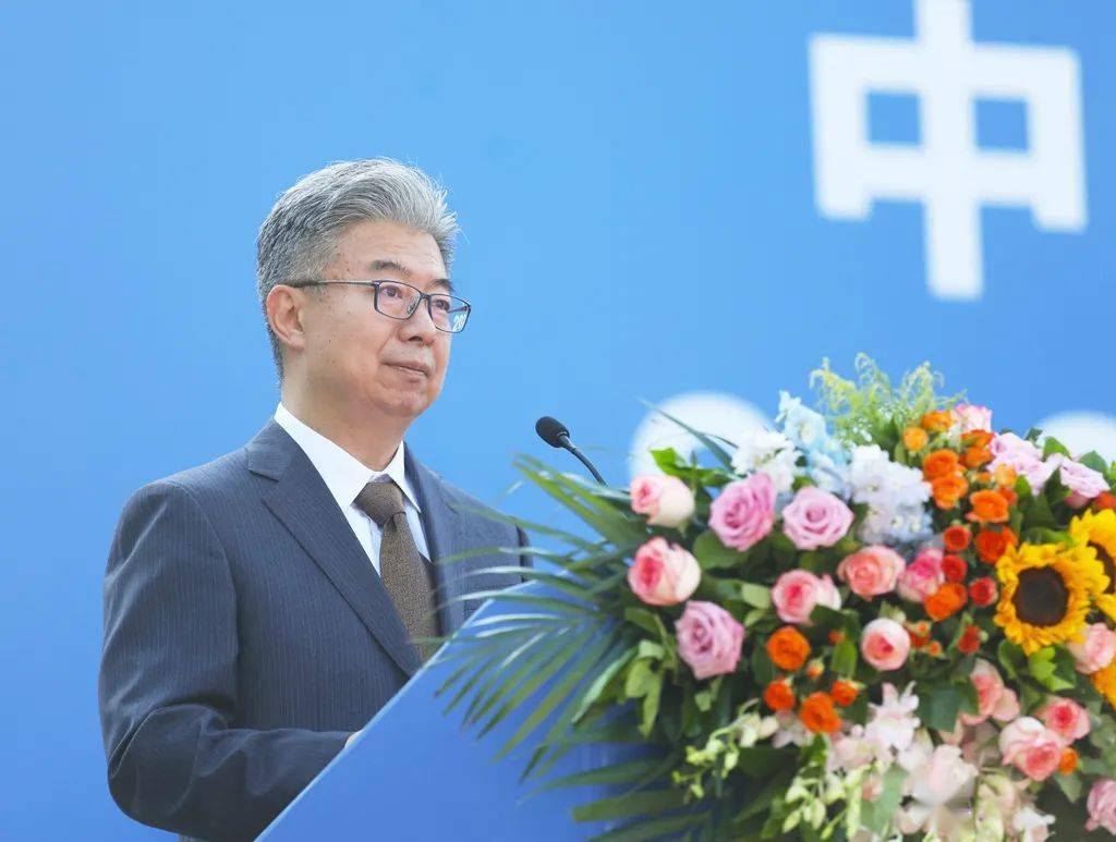 教务处处长孙韬宣布毕业作品获奖名单,美术馆收藏作品名单,"千里行奖"