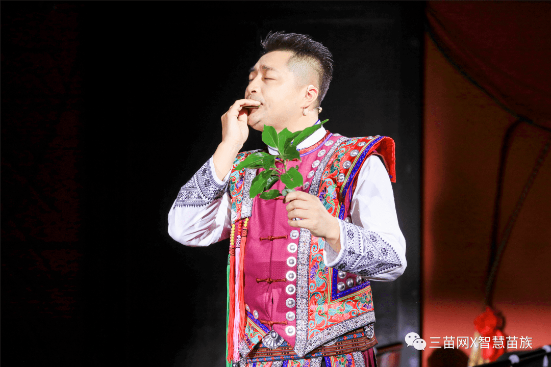 关注共饮江河水同聚中华情上海演出成功苗族杨昌杰奏响贵州好笙音