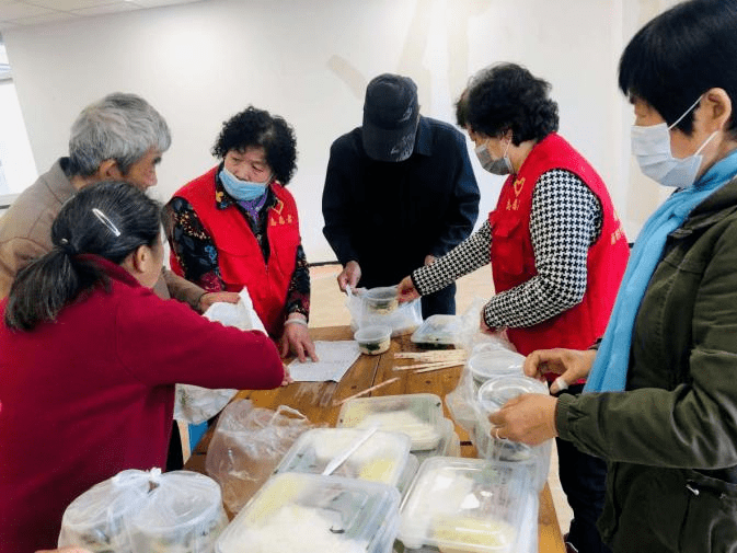 爱心午餐捐赠图片