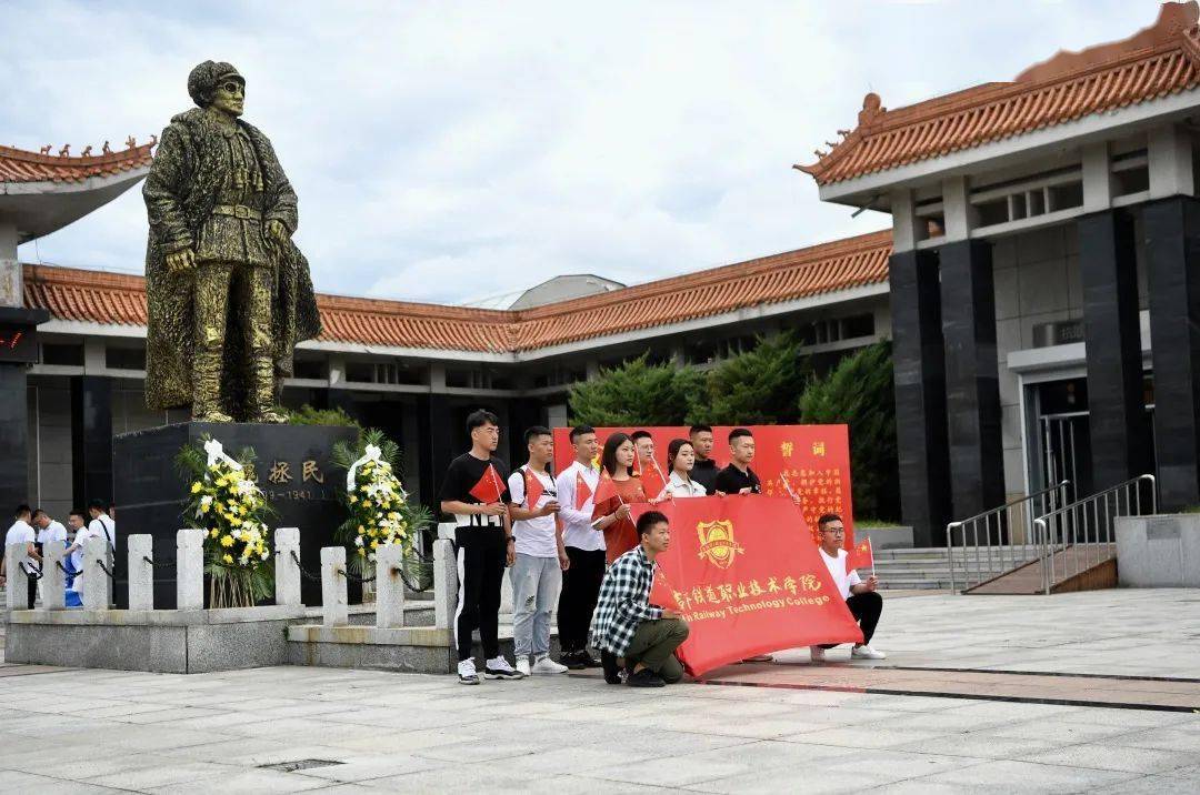 建築群)門票:免費冬季9:00—11:00;13:00—15:30(每週一閉館)開放時間